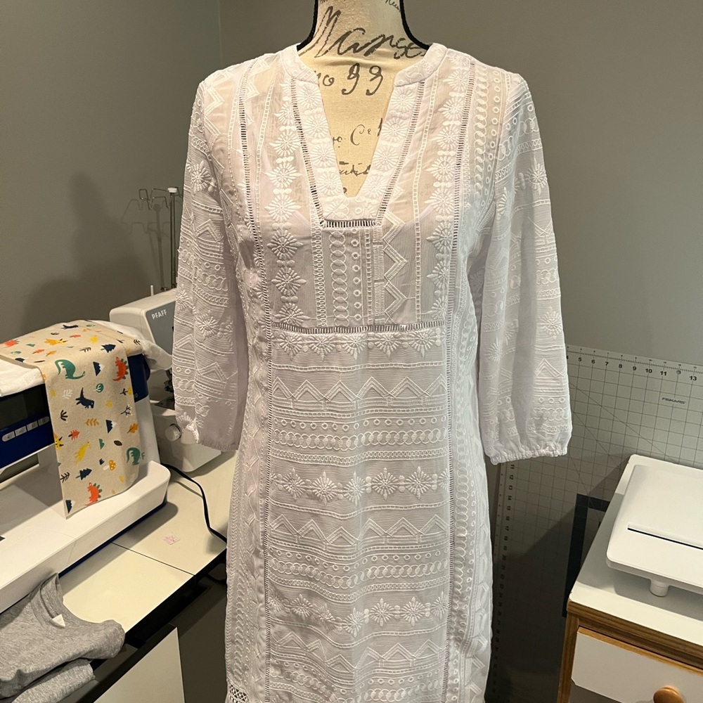 White House Black Market Ivory Embroidered Blouse